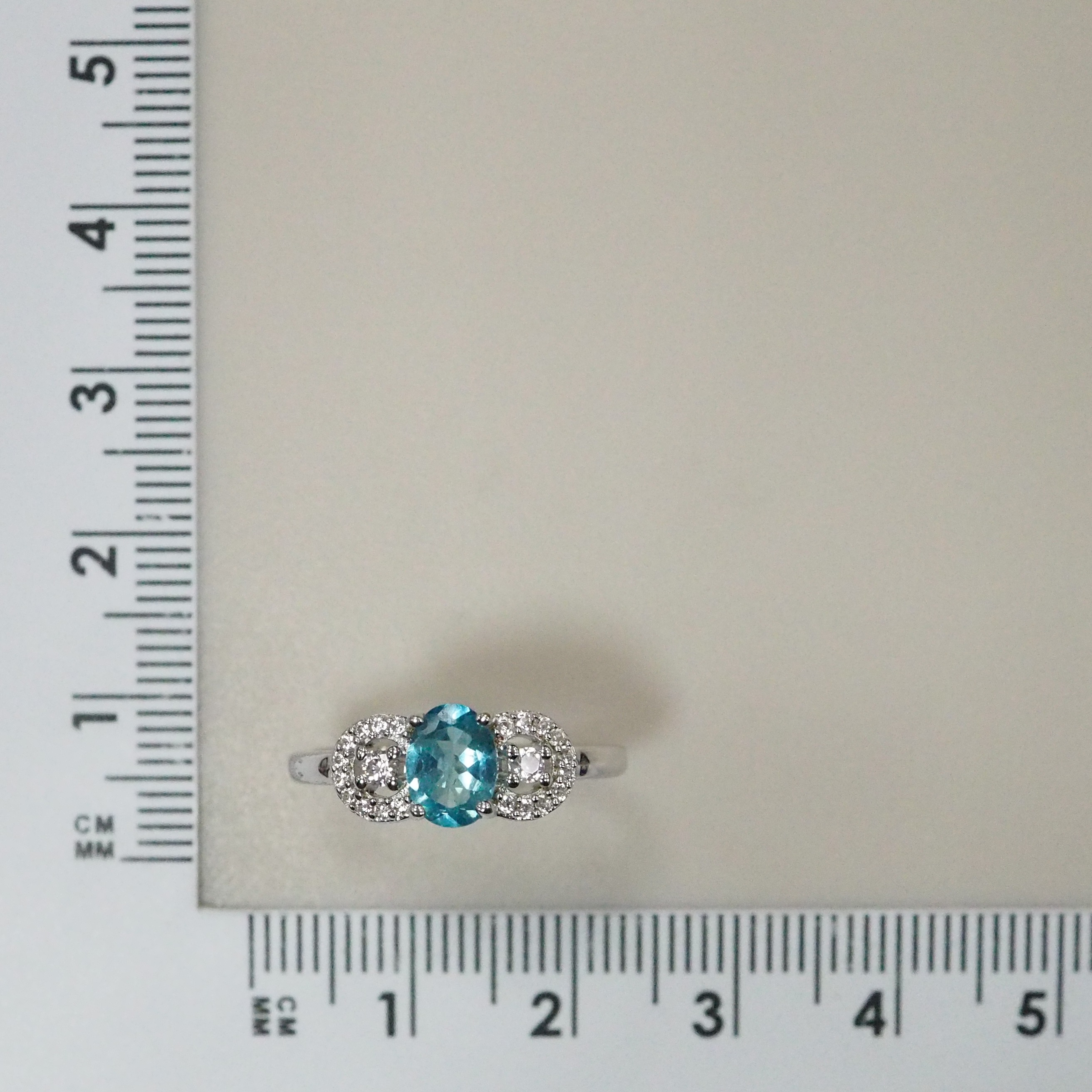 Серебряное кольцо с апатитом